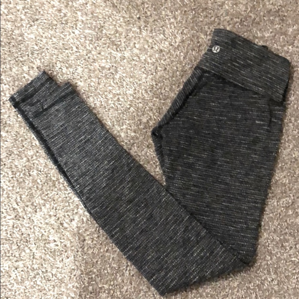 lululemon 28” grey/black/white striped yoga pants